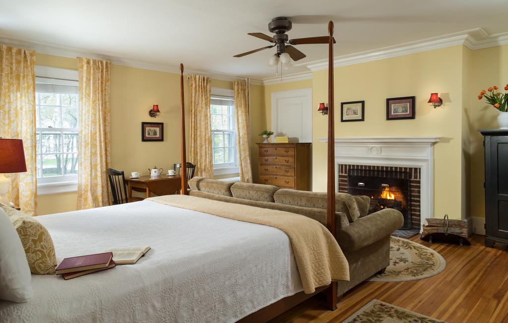 Four Chimneys Inn Bennington Exteriér fotografie